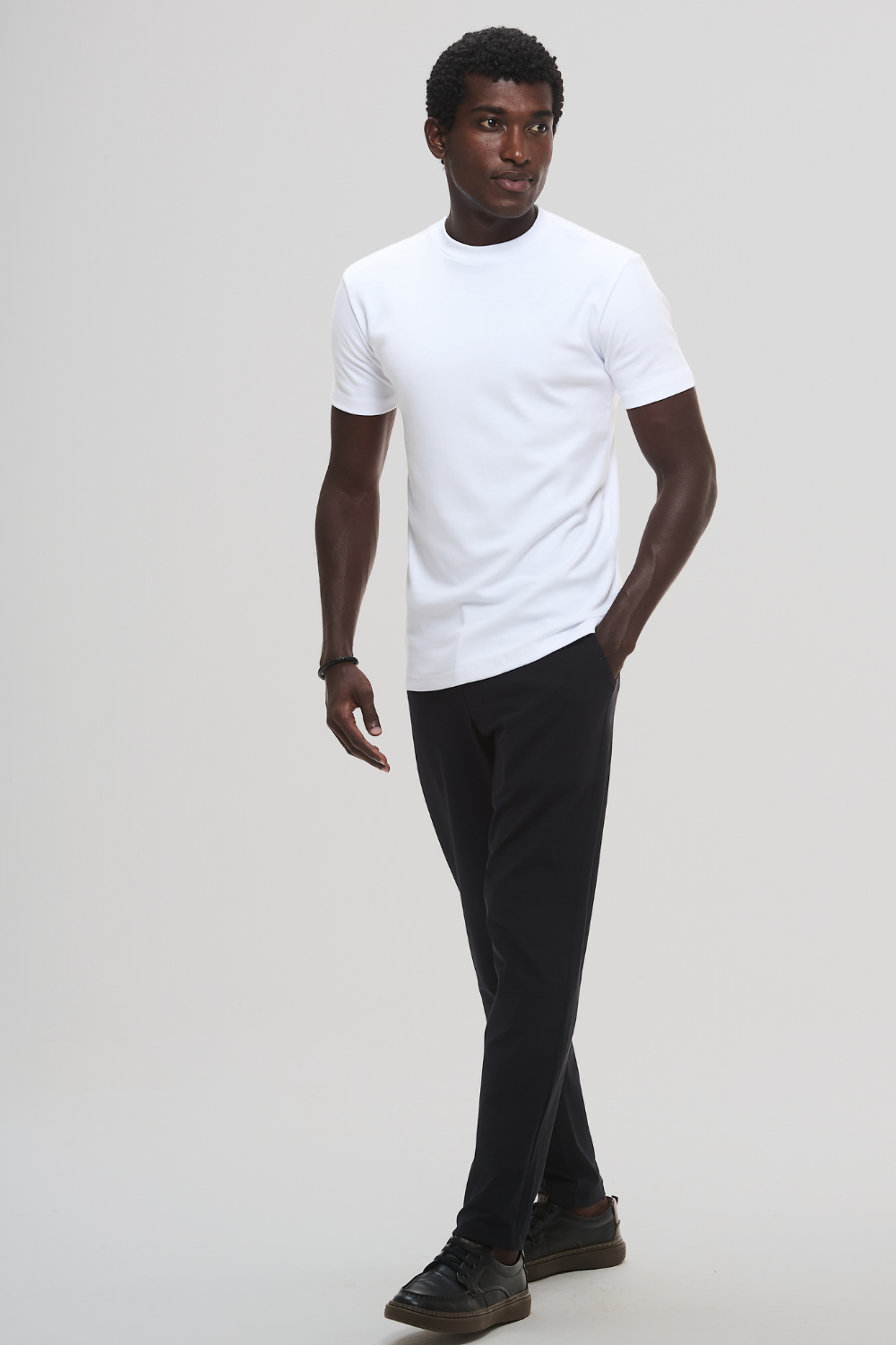 Camiseta Raiz Gola Média · Branco Essência – Algodão Egípcio