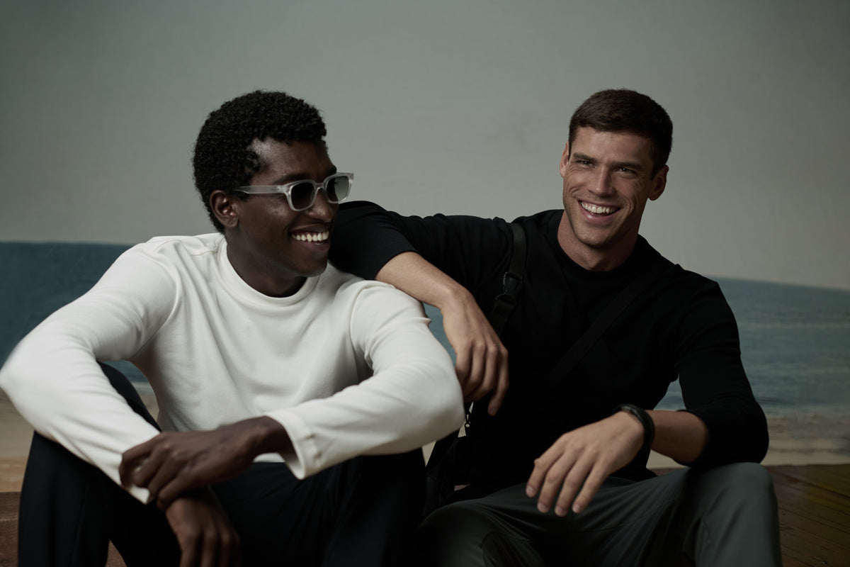 Dois homens vestindo ORIGGO em editorial de campanha