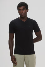 Camiseta Origem Gola V · Preto Essência – Algodão Egípcio
