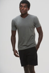 Camiseta Origem Gola V · Cinza Raiz – Algodão Egípcio
