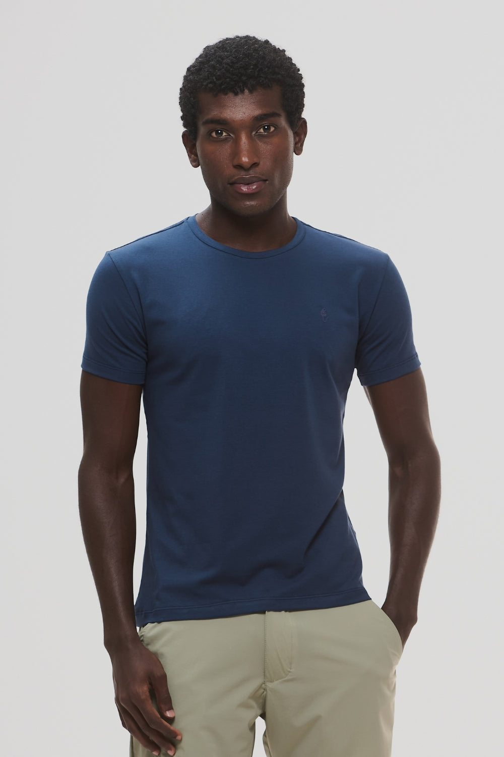 Camiseta Origem Gola V · Azul Horizonte – Algodão Egípcio