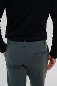 Calça Aura · Alfaiataria Leve · Cinza Raíz