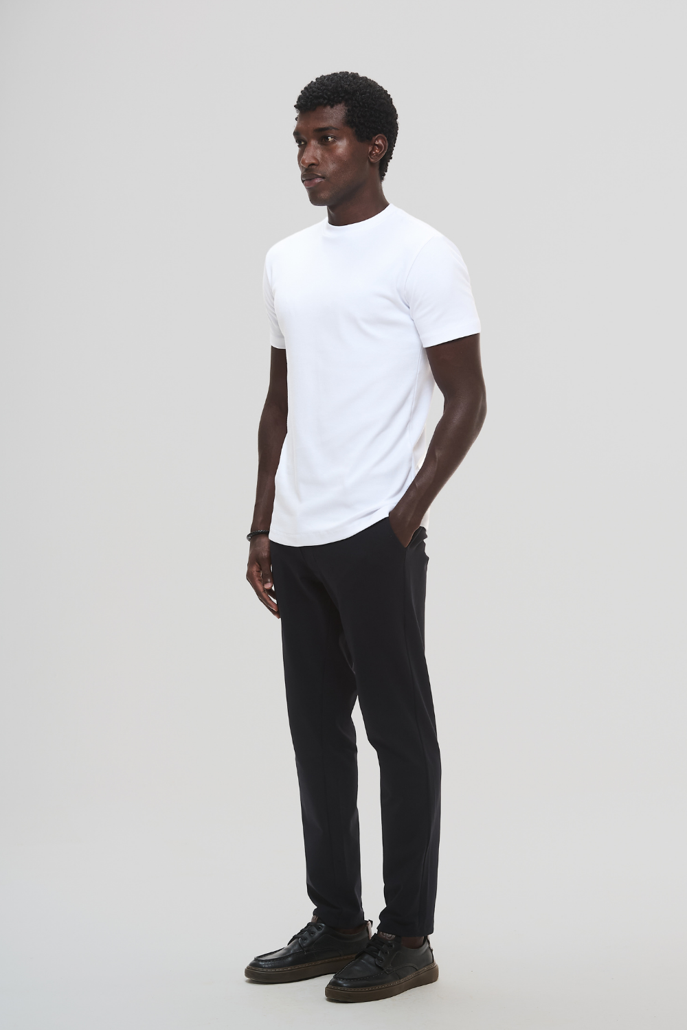 Camiseta Raiz Gola Média · Branco Essência – Algodão Egípcio
