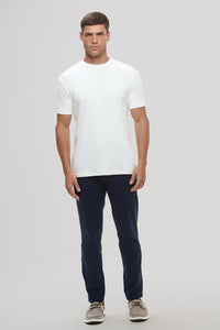 Camiseta Raiz Gola Média · Off Essência – Algodão Egípcio