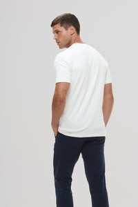 Camiseta Raiz Gola Média · Off Essência – Algodão Egípcio