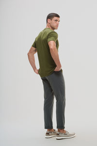 Camiseta Raiz Gola Média · Verde Cerrado – Algodão Egípcio