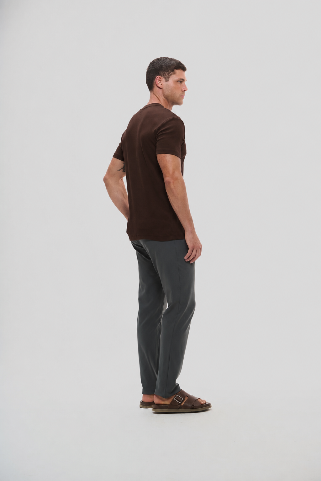 Camiseta Raiz Gola Média · Marrom  – Algodão Egípcio