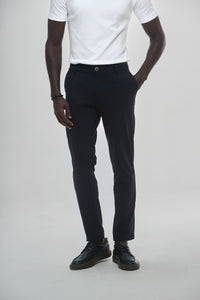 Calça Aura · Alfaiataria Leve · Preta